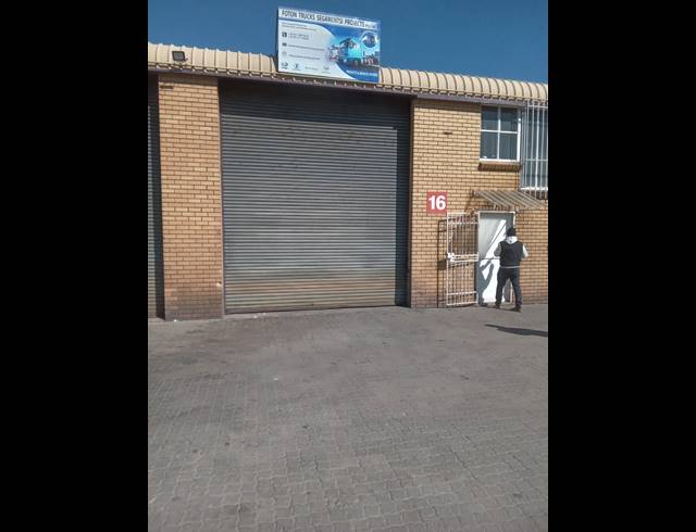 320M² OFFICE TO LET IN JET PARK